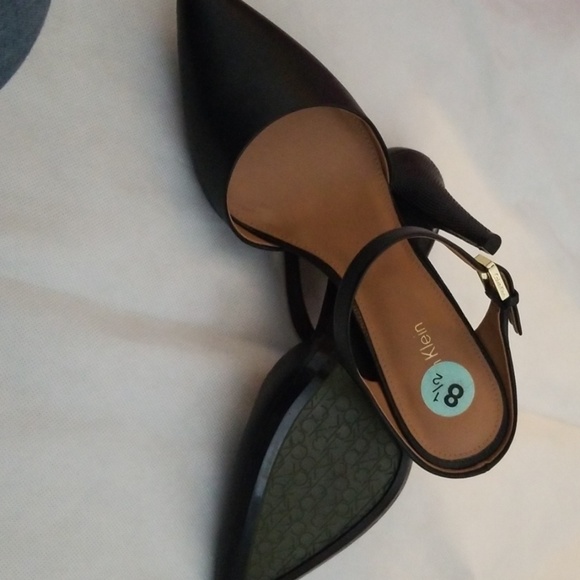 Shoes - Picture 4 of 5